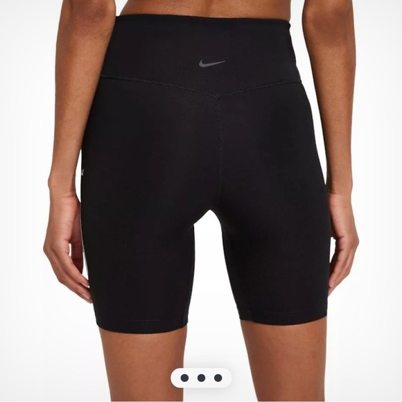 Sleek Black Bike Shorts with Moisture-Wicking Fabric and Stretch Fit - Picture 2 of 11